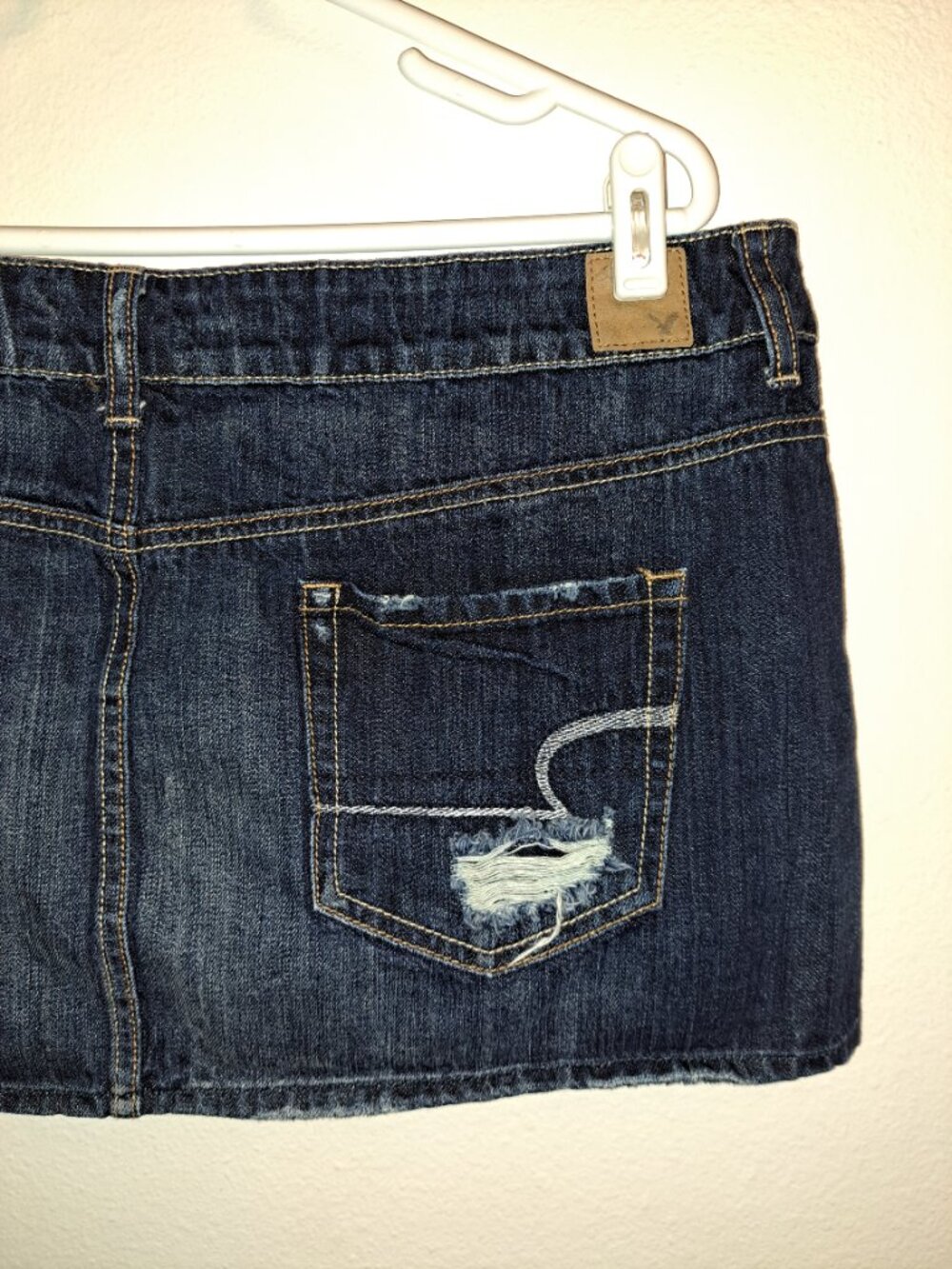 American Eagle dark wash denim mini skirt w/distressed embroidered pockets - Picture 4 of 9